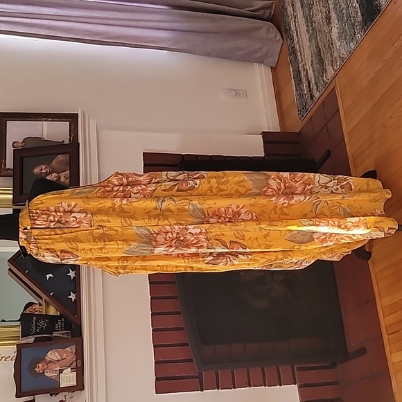 Mlle Gabrielle Maxi Flower Print Dress - Picture 6 of 7